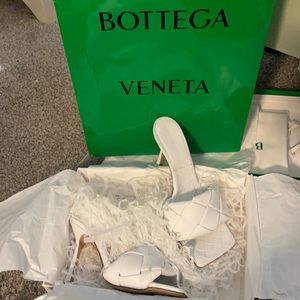 Only worn once. Luxury 100% authentic Bottega Lido Heels